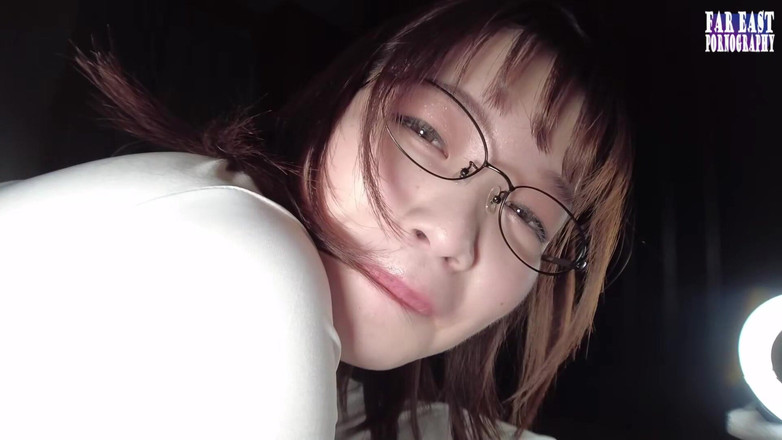 Far East pornography: L’erre de préservatif pendant qu’une jeune beauté audacieuse vide chaque...