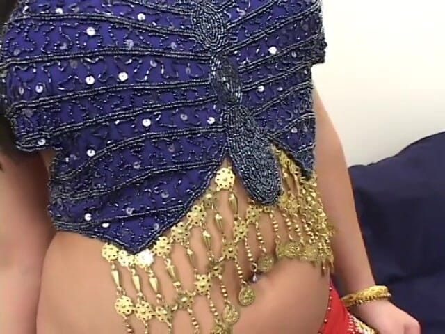 Hot Sex Party: Збуджена індійська тінка об'єднана двома чуваками в тріо