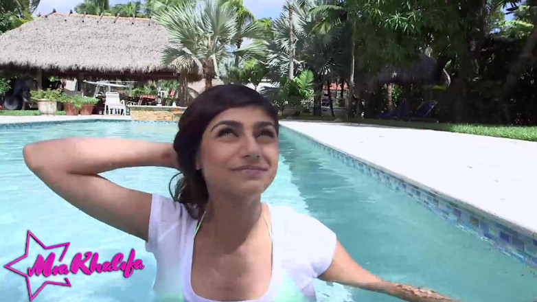 Mia Khalifa: ミア・カリファ - ミアがアウトドア以上に愛しているのは大きなペニスだけ