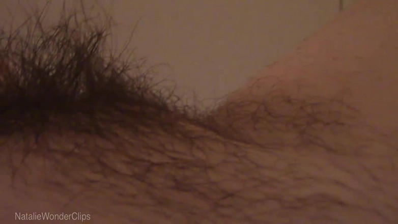 Natalie Wonder: Close-up ekstrem dari memekku yang sangat berbulu + masturbasi &amp; orgasme