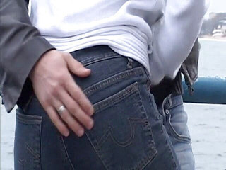 Cumming Soon: La ragazza bionda fa una sega all'aperto