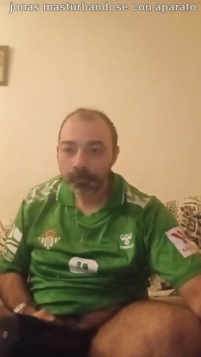 jonasxulo: Jonas masturbující s bribradorem