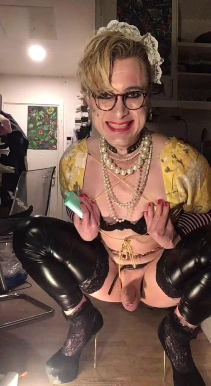 Sissy Cindy Slut: Kadın Kılıklı Kız Jes Brinch Büyük Zenci Yarağını Seviyor