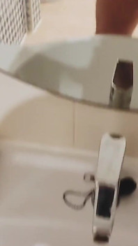 POV verbální táta v koupelně - kouření, šukání a sperma v ústech