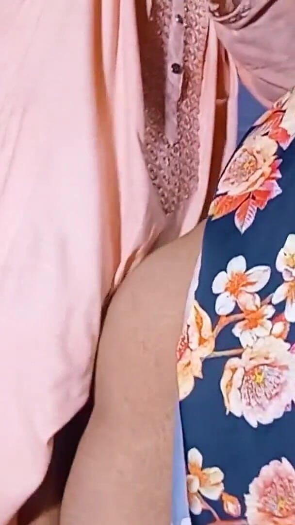 Indian-village: Moje sexy bhabhi je připravena na šukání se mnou Feat