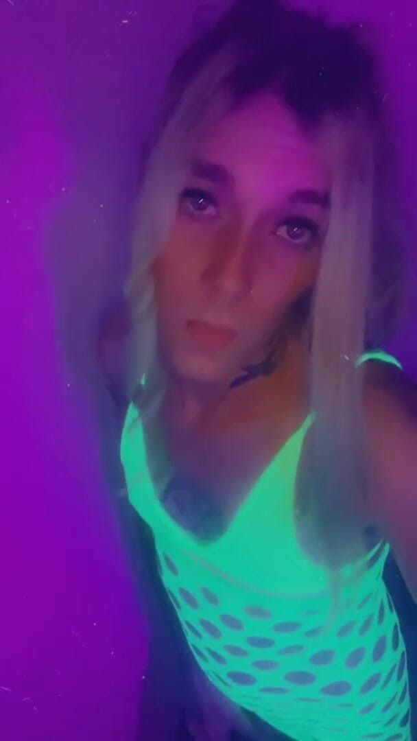CarmenMelatonin: Fată rave cu lenjerie sexy