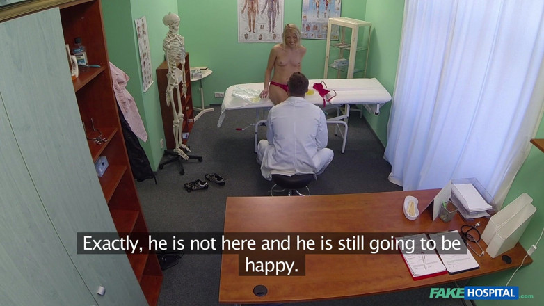Fake Hospital: Fałszywy szpital - bujna blondynka z bubbly butt przyjmuje niegrzeczną ofertę...