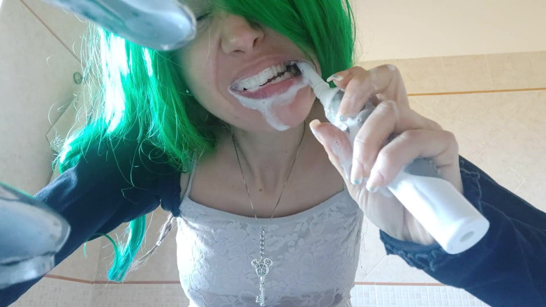 savannahamatoriale: My Mouth Full of Foam