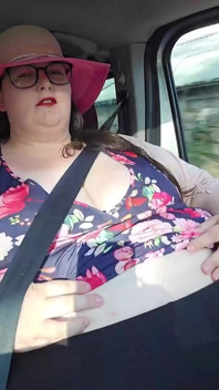 SSBBW in Car Belly Play