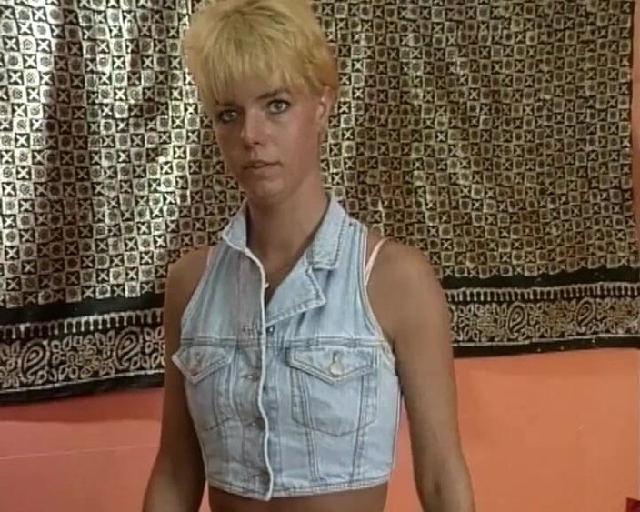 YOUR FIRST PORN: 小珍妮真的要撒尿了