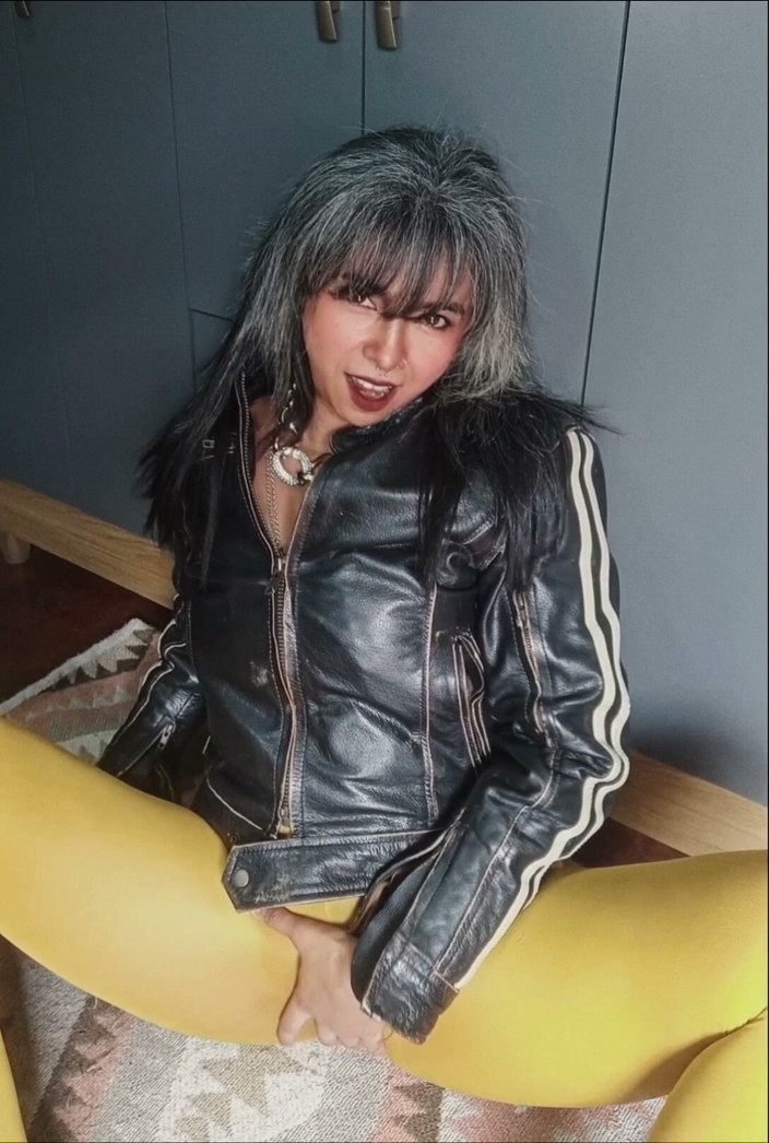 Casia Castro: Z mé vagíny na tvé rty
