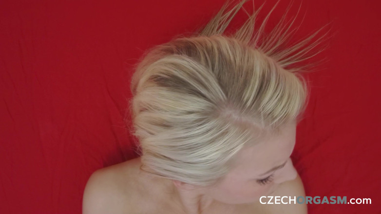 Czech Orgasm: Tcheco orgasmo 144: linda jovem se masturbando