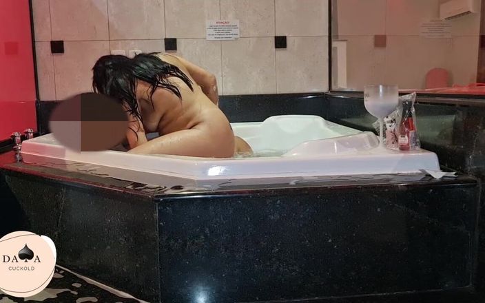 Dama Cuckold: Aku dan suami sama pria lain di kamar hotel sama...