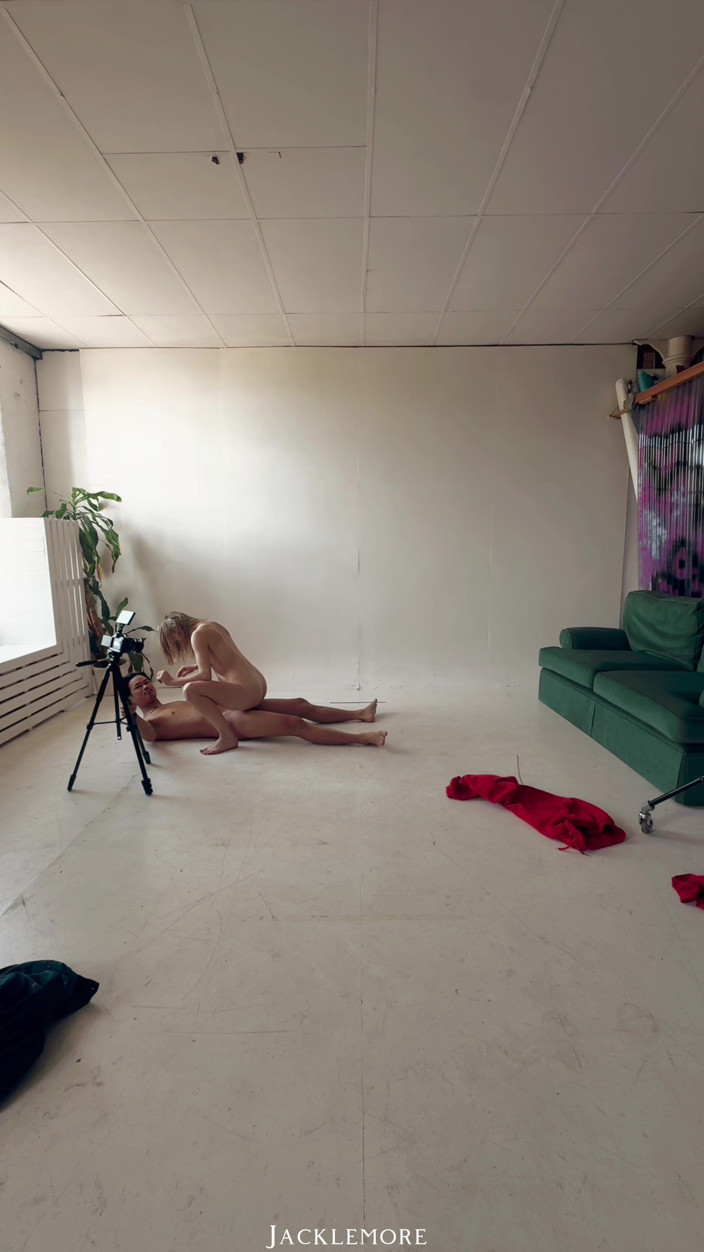 Jacklemore: Dolly Love за кулисами, фотосессия, отсос и трах в студии