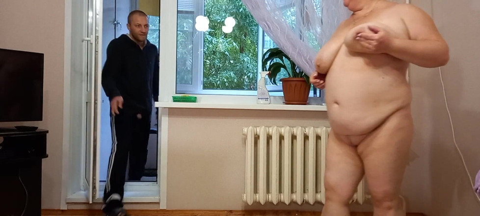 Zona901: Я дражню прибиральницю вікон, потім дрочу і смокчу член