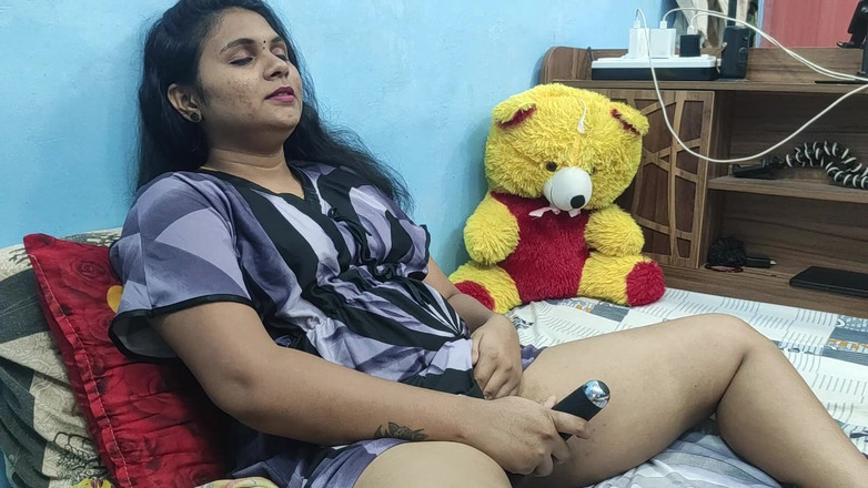 Vaigavarun45: Step Sister and Step Brother Hot Romance with Pussy Lick...