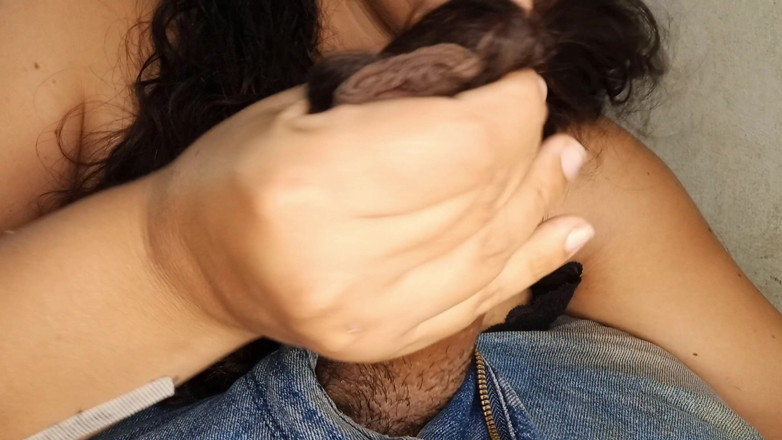 Hella Zaid: Mi hermanastra encontró emocionante masturbarme con su hermoso cabello castaño