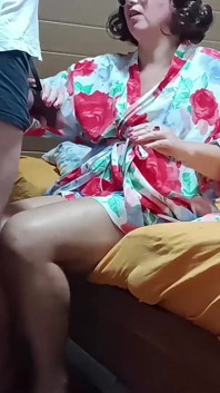Ibu tiri menemukan bintik-bintik putih di celana dalamnya.