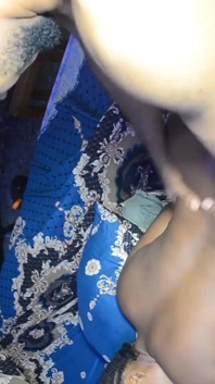 Culo in su faccia in giù ho questo grosso cazzo dentro di lei