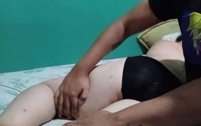 Sofixxx: Masseur gibt einer alleinerziehenden mutter eine massage, wenn sie ihren...