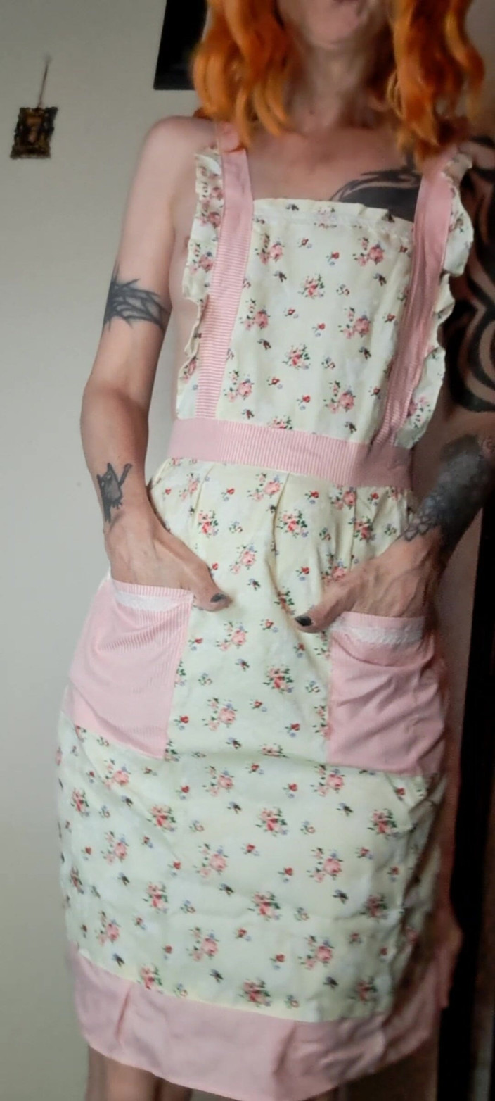 PandoraSG: ヌードエプロン試着