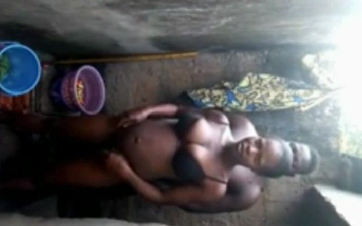 Pornsexlive: Elle est allée demander sa monnaie, mais se fait baiser...