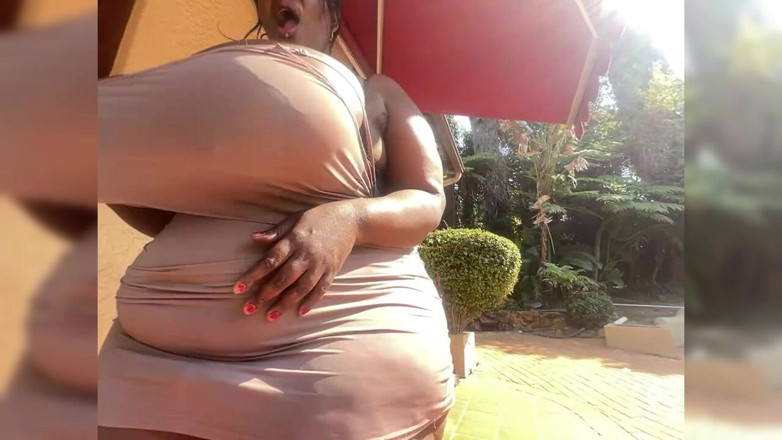 Legendary Booty Overdose: Ébano ssbbw milf pego se masturbando ao ar livre