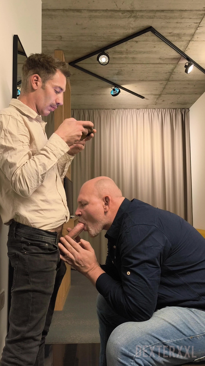 Dexterxxlfun: Томас молодий сексуальний друг отримує відсмоктування від тата