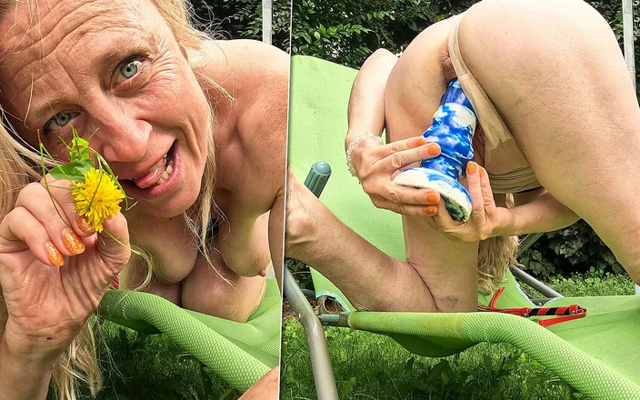 Prolapse Queen: Mega Dildo in My Prolapse Pussy