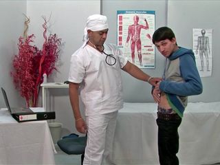 Boys boyz: Doctor, ¡creo que soy gay! ¡Él como se folla el culo y...