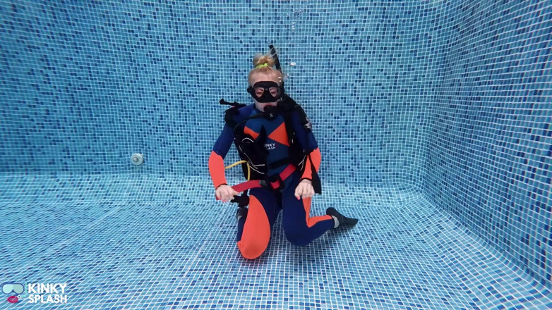 UKCuteGirl Lucy Lauren: Scuba Retreat Day 2 - Secret Pussy Vibe During Lesson