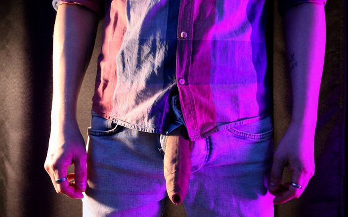 Alex & Kevin: Satu Tangan di Meja, yang Lain oh