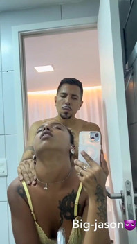 Sexo en el baño con fuerza