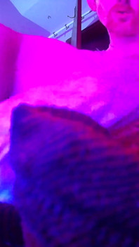 Addy haze ha tempo di giocare con il suo scopamico alex - dietro il divertimento con le dita