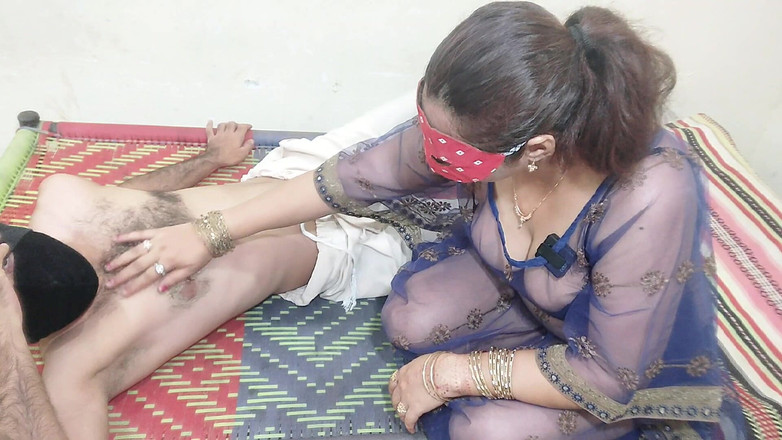 Pakistani CoupleX: 印度德西阿姨业余口交射在嘴里 印度阿姨性爱 最好的德西性爱