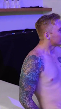Polițistul transsexual vrea pula condamnaților