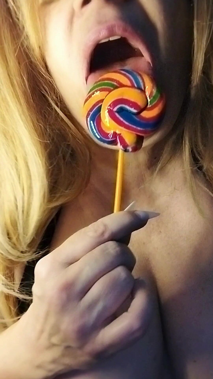 Vivi guedez: Předvádějící se prsa