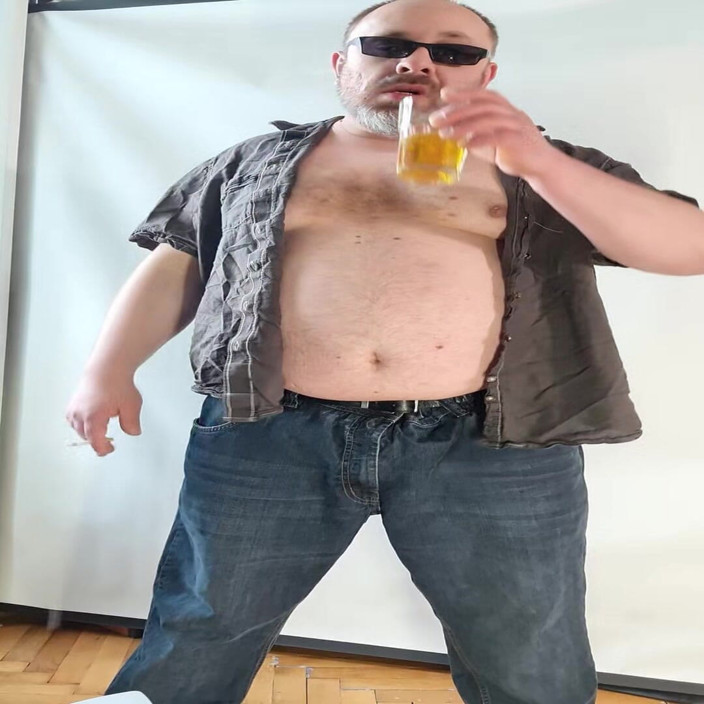 Bawdybear: Fumatul și spargerea sticlei