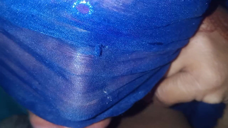 skkumari257: 男孩的大鸡巴被抓住并开始吮吸 02