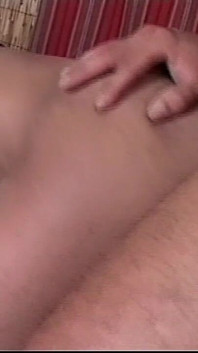 Maskierte schlampe braucht harten sex in einem wilden amateur-sextape