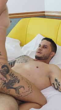 Anny Fernandez con l'attore porno bisessuale Hugo Belfort e facendo anale con lui.