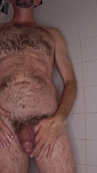Sexy dilf sotto la doccia sborra in primo piano giocando con il ombelico - Rockardglans 208