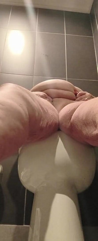 Masukin memek aduhaimu kalau ini adalah furburger pejuh