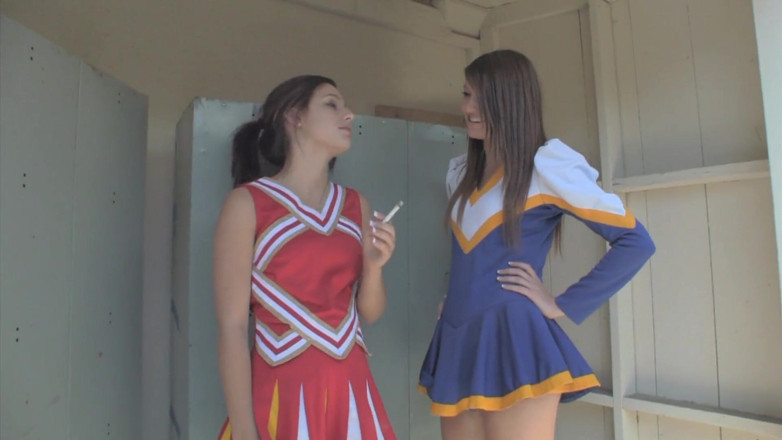 Lesbian Love Movies: レズビアンの欲望 - チアリーダーの秘密の生活