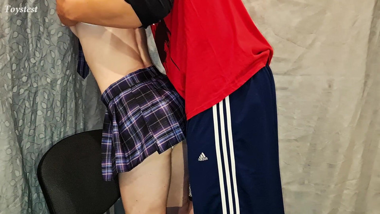 Toystest: 若い日本人妻フィストタイムは彼女のアナルで大きなペニスを取る