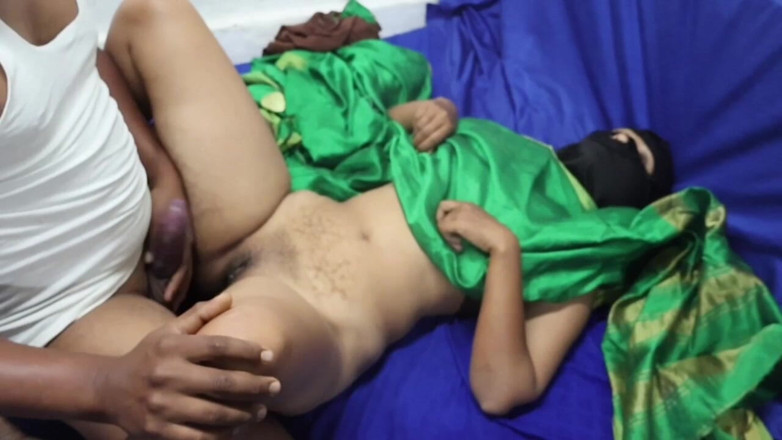 Saloni: インドのホットパトニ・パトニ・アプニ・ガル・メのセックスビデオホット動画アップロード18