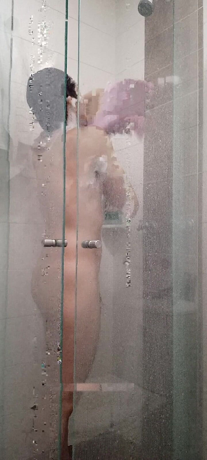 Diego_latinboy: Großer schwanz, ducha fitnessstudio, behaarter busch, wichst sperma im spiegel