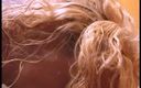 YOUR FIRST PORN: Het blondin och dildo knull
