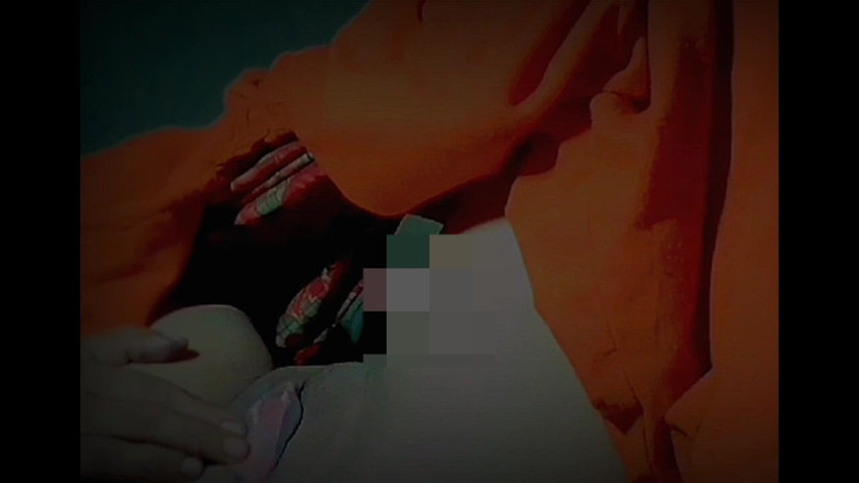 TricolorMusic3: 옷을 벗고 인도 누드 소녀의 누드 비디오 보기. 이 유명한 섹시한 소녀는 남친과 온라인으로 살고 있습니다.