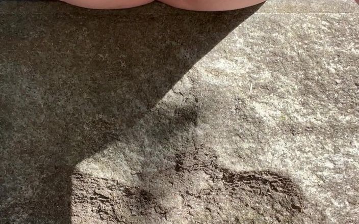 JadaSunkissed: Pissin in the Graveyard